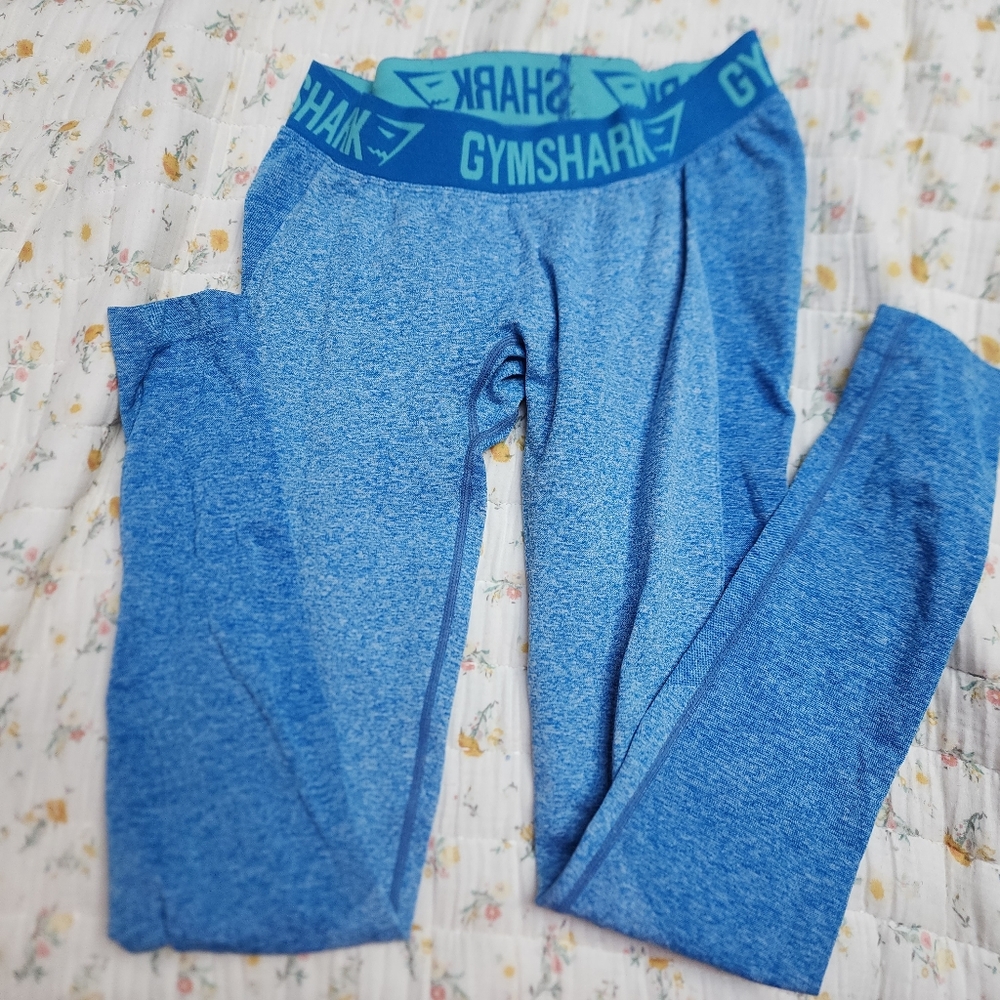 Gym shark leggings